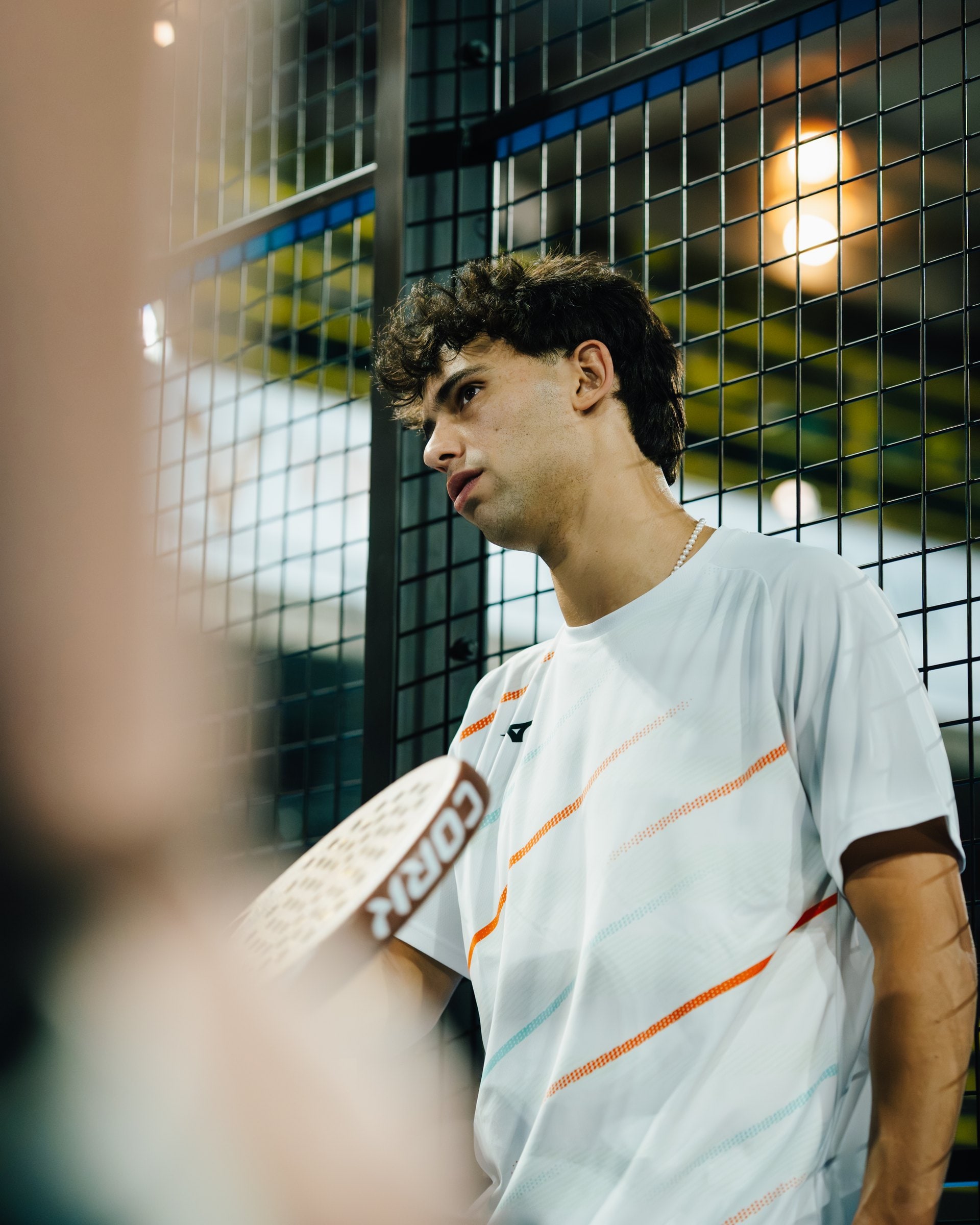 João Félix junto à grade do campo